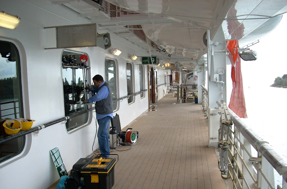 vetrox, glaskratzer, glaskratzer entfernen, glaskratzerentfernung, scratching, graffiti, glass doc, glassanierung, verkratztes glas